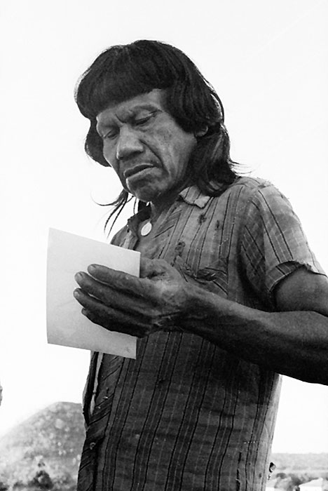 4/36 — SYLVIA CAIUBY NOVAES O velho Coqueiro, grande líder Bororo, 1972 Aldeia do Meruri, MT Acervo da Autora